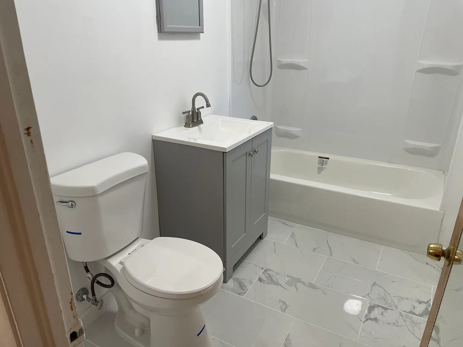 2 bed, 900 sqft, $1,600 — Photo 2