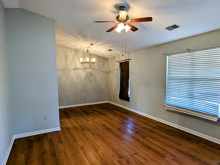 215 Gordon St — Photo 2