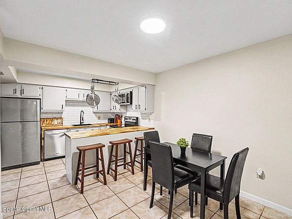 3rd image of 1820 S Park Ave