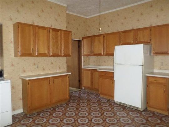 3rd image of 414 Kenton St