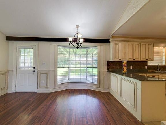 5th image of 206 W Lakewood Dr