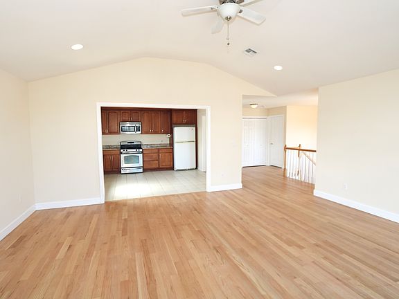 5th image of 23 Main Ave Floor 2