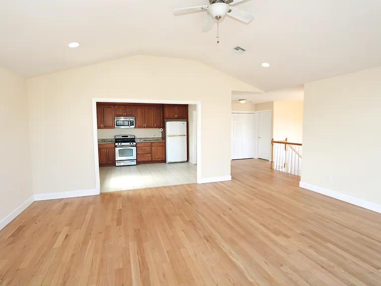 23 Main Ave #2 — Photo 4