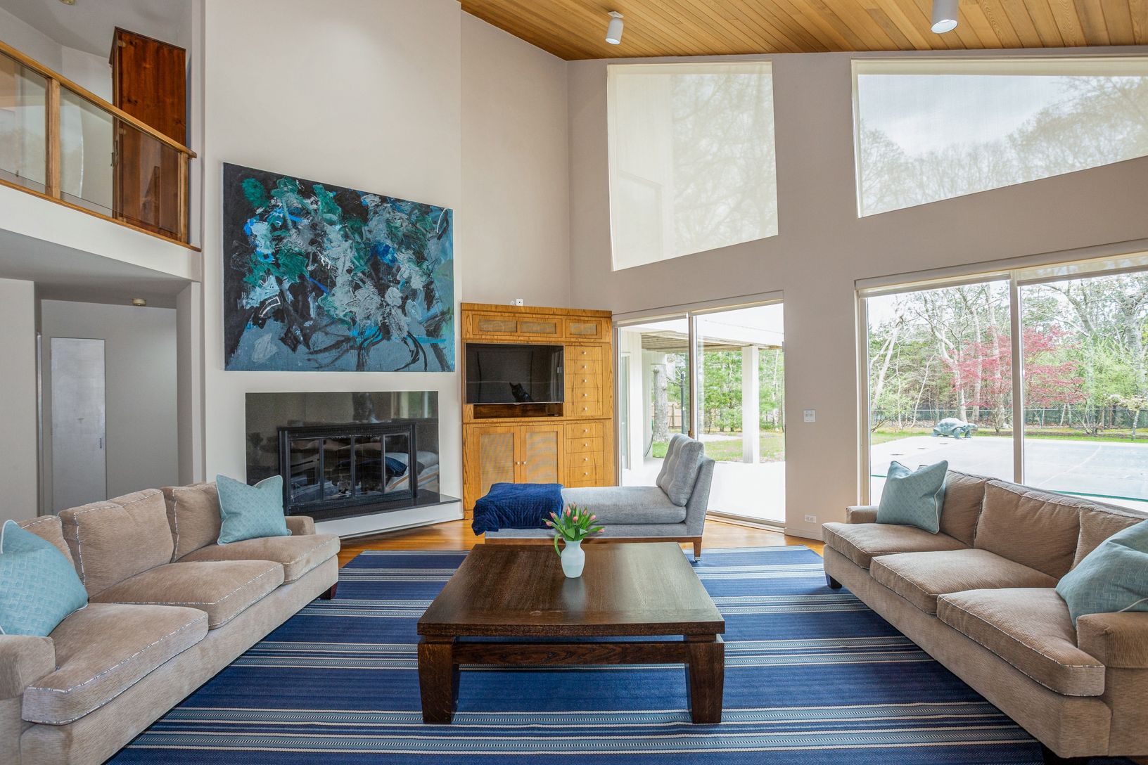  Open plan with seamless access to the beautifully landscaped outdoors