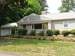 104 Jackson Rd, Hamden, CT 06517