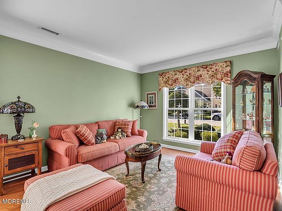 5th image of 32 Aberdeen Lane