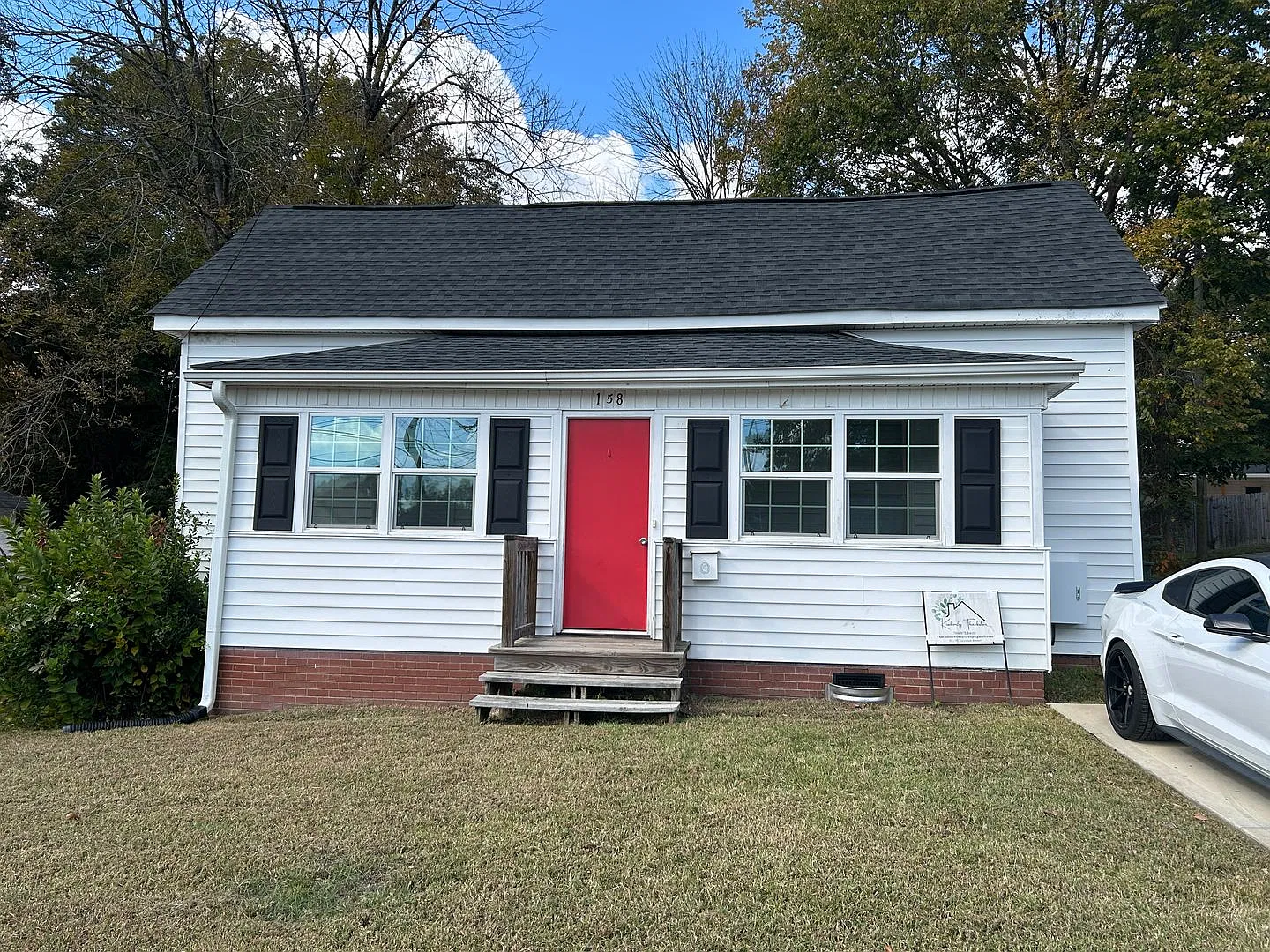 Adorable 2 Bedroom Home in Concord!! — Photo 1