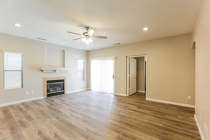 3 bed, 2.0 bath, 1186 sqft, $1,700 — Photo 3