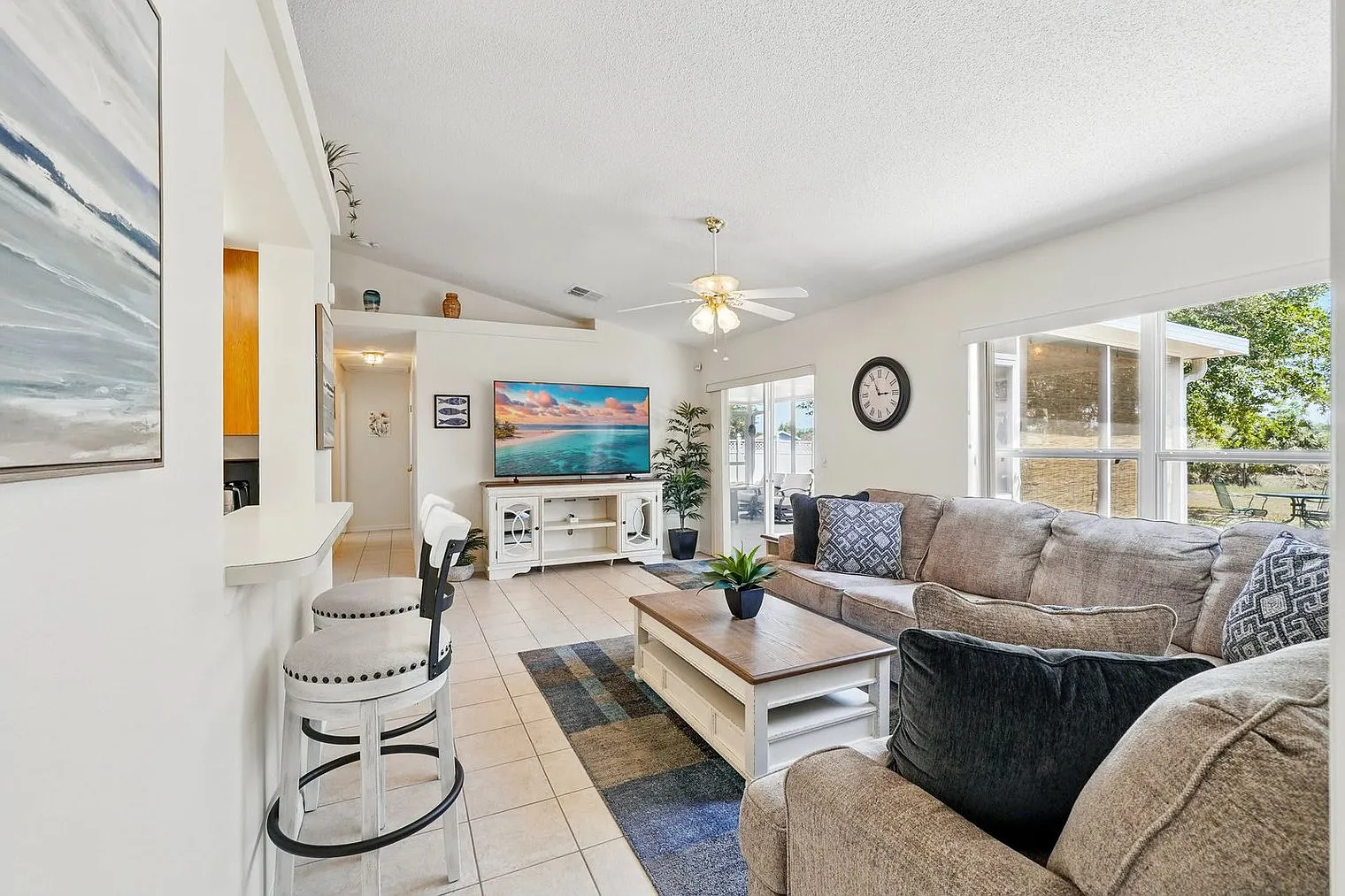 3 bed, 2.0 bath, 1248 sqft, $3,044 — Photo 4