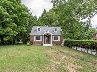 8680 Winchester Dr, Pittsburgh, PA
