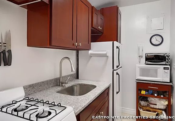 3rd image of 175 W 12th St APT 6C
