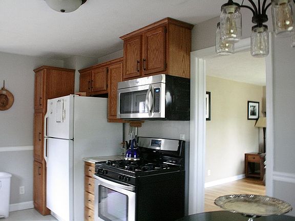 5th image of 627 N Gernhart Ave