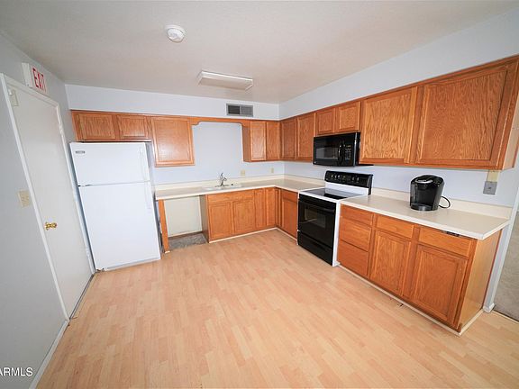 4th image of 970 W Gary Dr