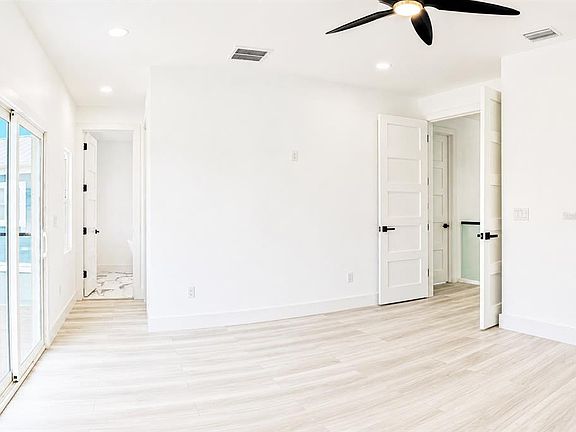 5th image of 6510 SIMONE SHORES CIR