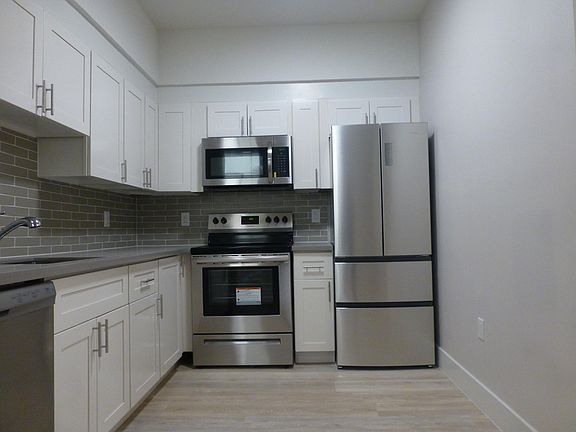 2nd image of 2335 Pacific Ave #1