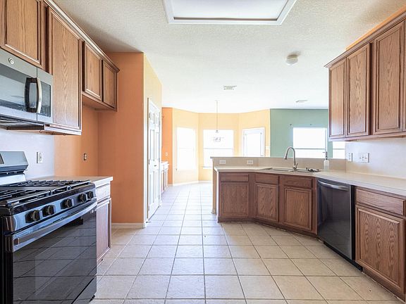 3rd image of 19527 Fernhaven Dr