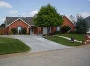6824 N Waterwood Way, Warr Acres, OK 73132