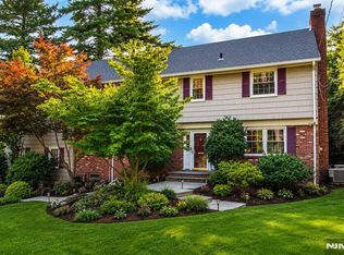 122 Crest Rd, Ridgewood, NJ 07450