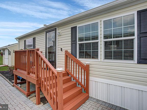 5th image of 16935 Longfellow Ct