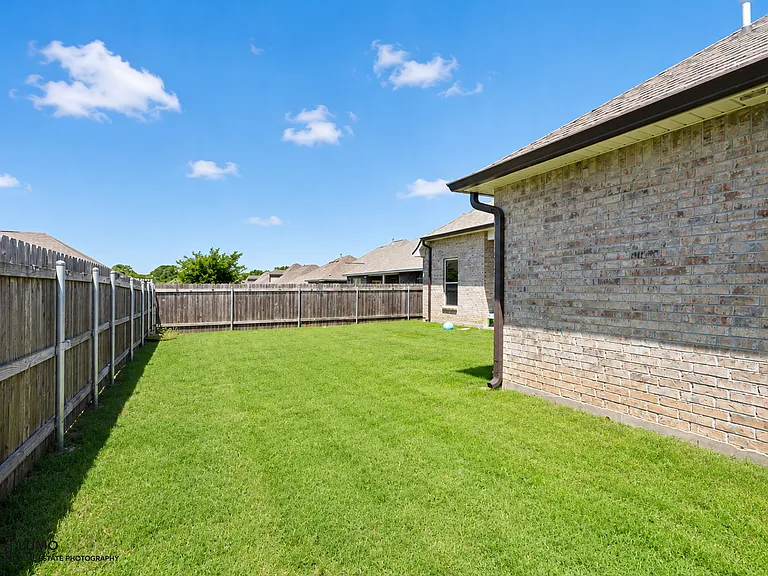 235 Cessna Dr — Photo 20