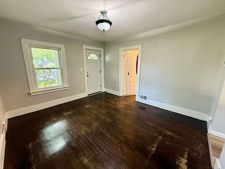 415 Weston Ave — Photo 15