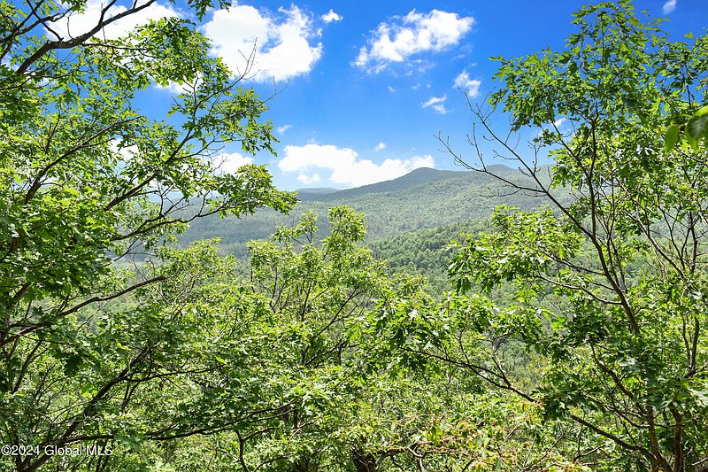 5th image of 790 Glen-Athol Road