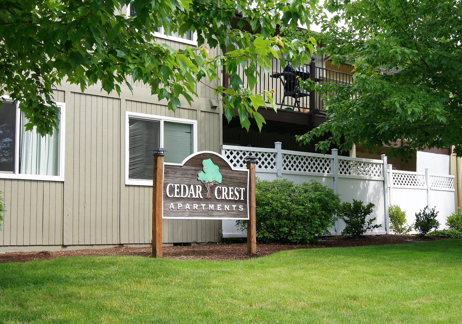 Air Conditioned, Spacious Apartments! Free Water/Sewer/Garbage — Photo 2