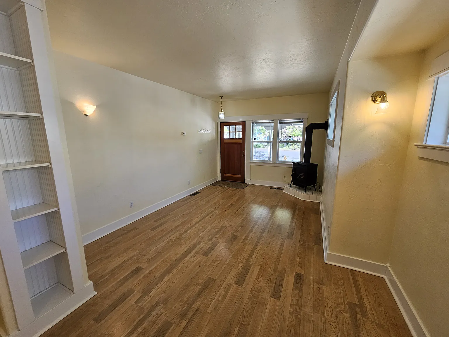 3 bed, 1841 sqft, $2,595 — Photo 3