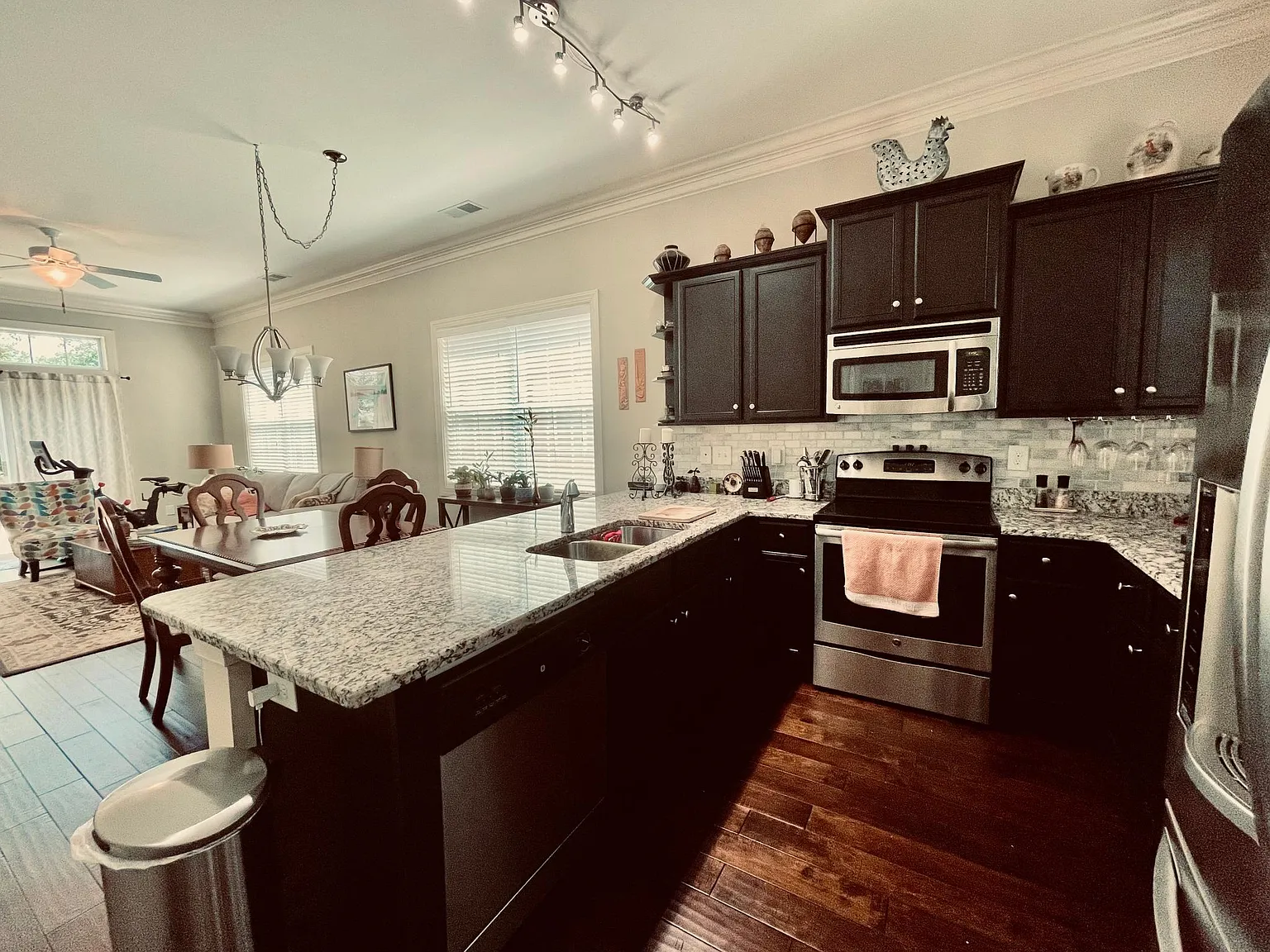 2 bed, 2.5 bath, 1314 sqft, $1,800 — Photo 4
