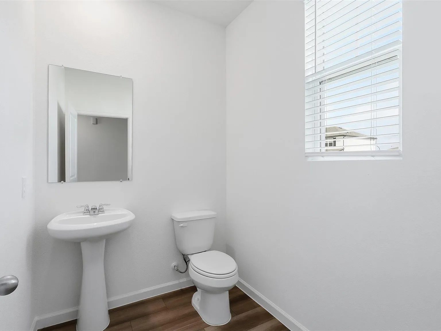 3 bed, 2.5 bath, 2500 sqft, $2,500 — Photo 3