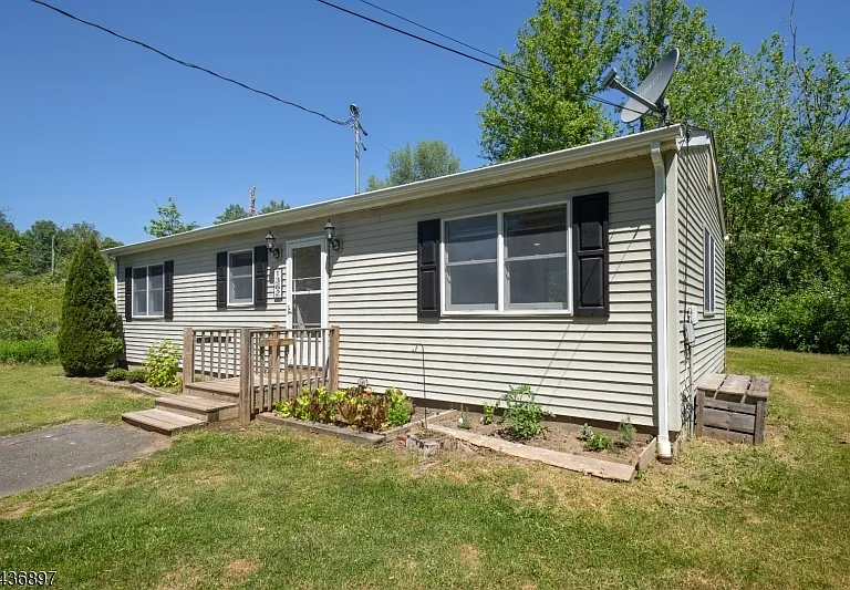 1362 US Highway 22 — Photo 20