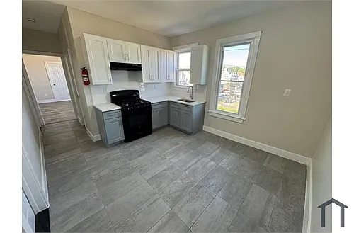 28 Wainwright St #3 Photo 1