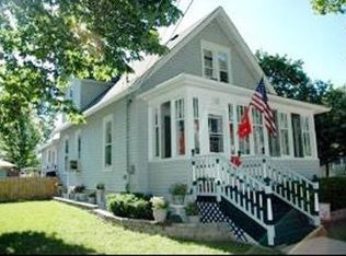 618 N Porter St, Elgin, IL 60120