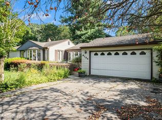 6154 Crabtree Ln, Burton, MI 48519