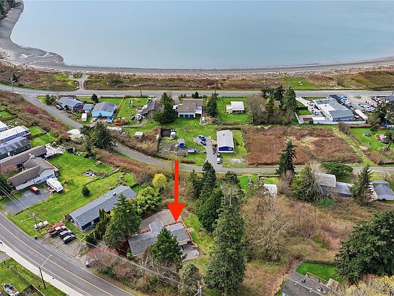 2nd image of 2539 MacKenzie Road