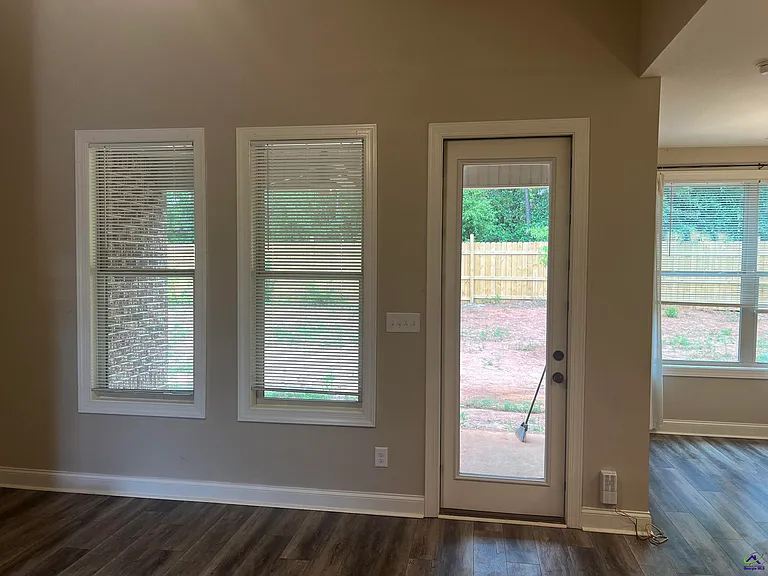 107 Gwendolyn Ave — Photo 6