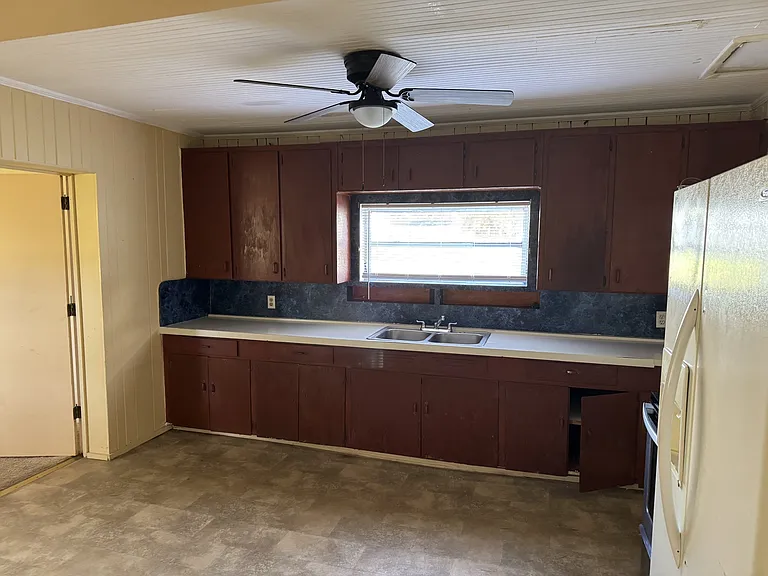 725 N Chestnut Rd — Photo 4