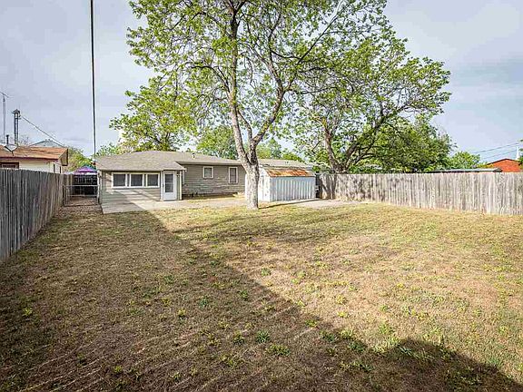 4th image of 2418 SW H Ave