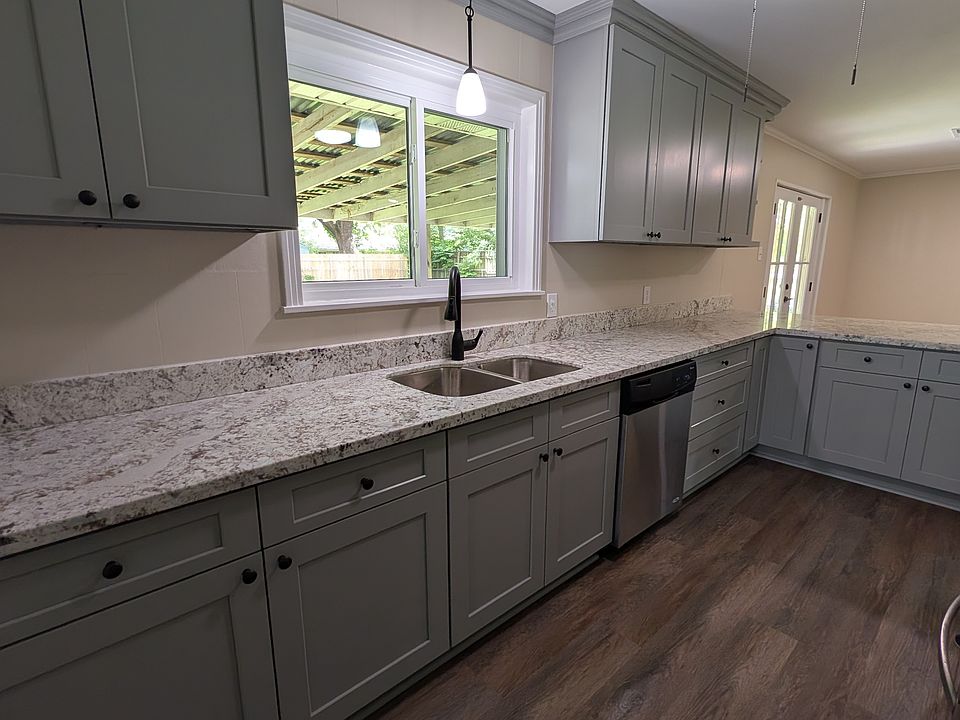 Fully remodeled kitchen with new cabinets and granite