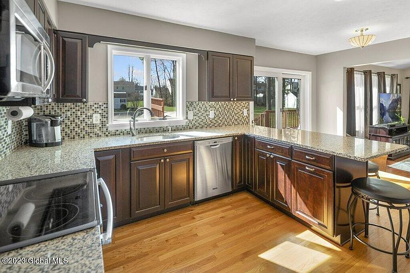 4th image of 10 Jester Court