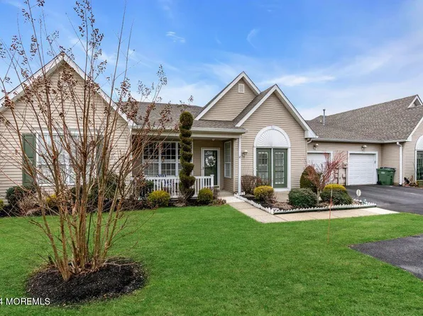 47 Foxwood Road, Lakewood, NJ 08701
