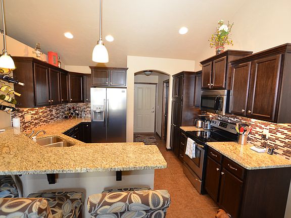 Kitchen w/granite