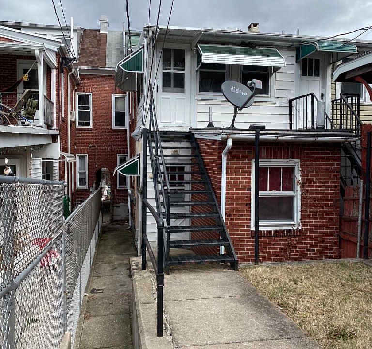 2nd image of 1976 Woodvale Ave
