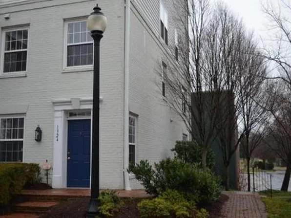 1324 Roundhouse Ln, Alexandria, VA 22314