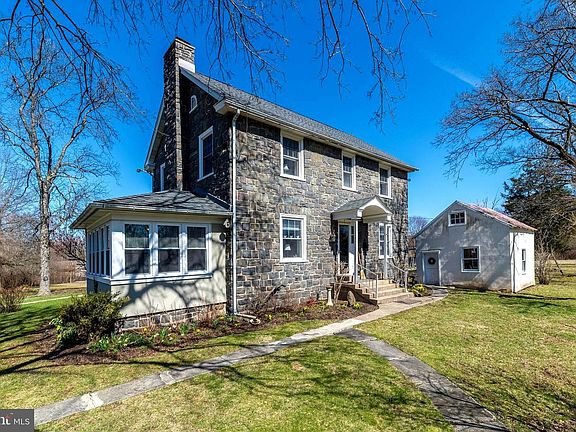 2nd image of 1219 Ridge Rd