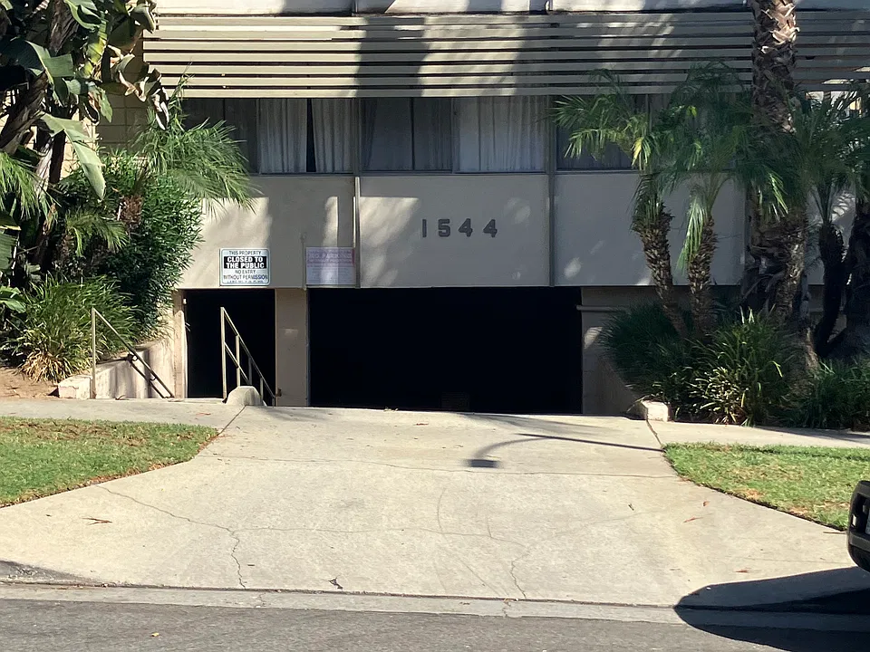 1544 N Hayworth Ave