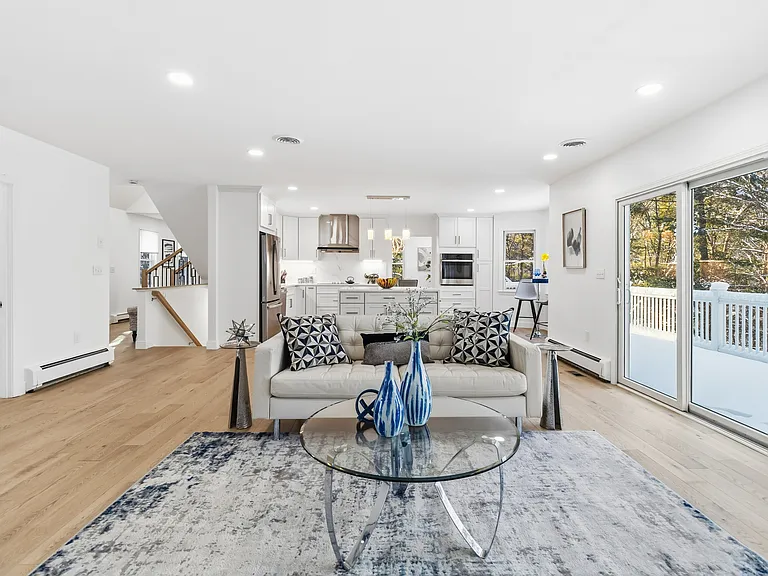 183 Gardner St — Photo 18