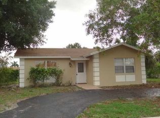 9560 Richmond Cir, Boca Raton, FL 33434