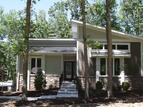 734 Fairway Dr, Pipestem, WV 25979