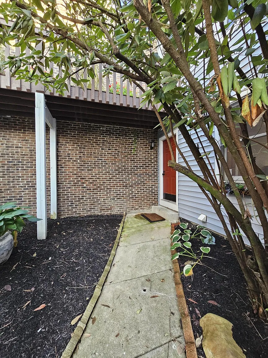 170 Bellpointe Cmns photo 1
